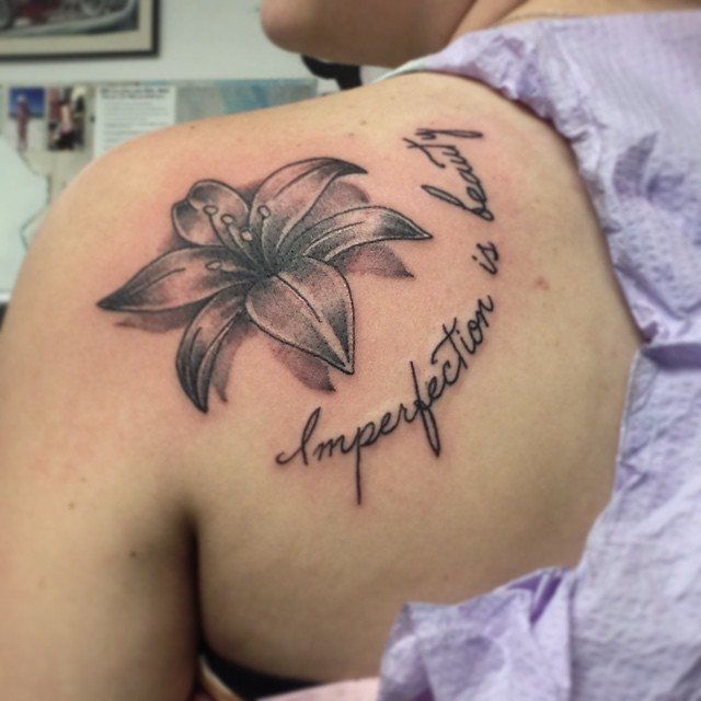 Floral shoulder tattoo